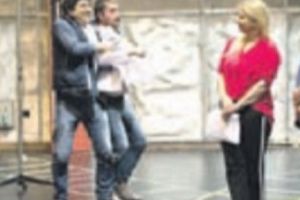 Foştii membri ai trupei DIVERTIS se reunesc: „Vreţi să ştiţi cine va conduce ţara asta?”