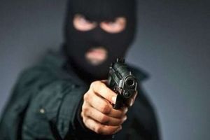 Poliţiştii clujeni au identificat un italian care a vrut să jefuiască o bancă anul trecut