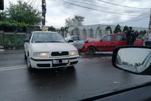 Carambol rutier la Valu lui Traian, judetul Constanta. Trei autoturisme, implicate. Traficul este blocat 