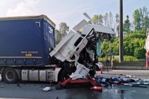 FOTO Tragedie! Șofer de tir din Botoşani mort într-un accident în Belgia