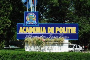 Rectorul si prorectorul Academiei de Politie 