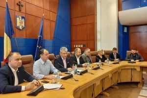 După inundaţii, ministrul Deneş promite că va aduce 100 mil. lei pentru lucrări hidrotehnice în judeţ