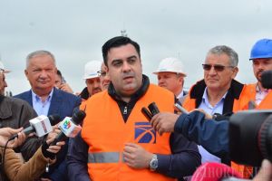 Ministrul Transporturilor, campanie deşănţată pe mini-şantierul autostrăzii între Biharia – Borş: „Un proiect al PSD”, „astăzi lansăm în forţă această investiţie” (FOTO / VIDEO)