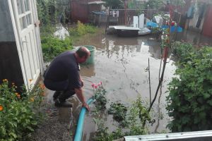 Inundaţii în judeţul Botoşani! Mai multe gospodării au fost inundate după o rupere de nori