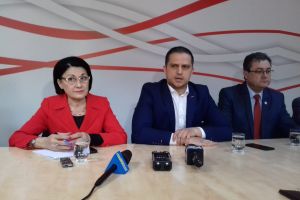 FOTO Andronescu şi Trif anunţă la Sibiu că nu votează la referendum