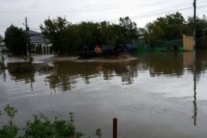 S-au dezlănţuit puhoaiele.  Două zile de ploi abundente şi vijelii. A fost convocată celula de criză