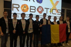 FOTO Elevii de la „Lazăr” şi „Goga” au impresionat-o pe ministra Andronescu: România va organiza o olimpiadă internaţională de robotică