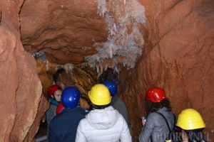 Votează şi fugi la munte! Reduceri la peşteri şi via ferrata, duminică, în Pădurea Craiului pentru cei care arată că au fost la urne