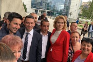 Claudiu Manda a venit la Ploiesti. Discurs pe scena Casei Sindicatelor, in ultima zi de campanie