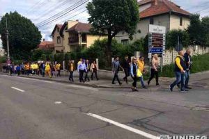 FOTO, LIVE VIDEO. Final de campanie electorală PNL la Alba Iulia. Marş la sărbătorirea a 144 de la înfiinţarea partidului