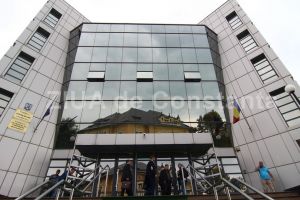 Un tulcean a furat rame de ochelari in Portugalia si doreste sa execute pedeapsa in Romania