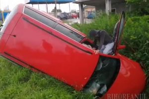 Accident în Belfir. Două maşini s-au făcut praf, un şofer a ajuns la spital (VIDEO)