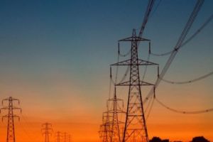 Furtună şi ploi torenţiale în judeţul Vaslui. Peste 500 de locuinţe au rămas în beznă