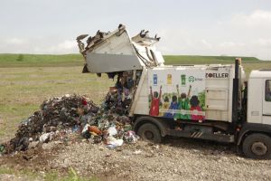 Nici unul dintre colectorii de deşeuri din judeţ nu a semnat contract pentru depozitare la Moara