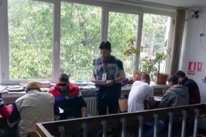 Șase moldoveni, o ucraineană şi fiul ei minor, trimişi acasă de poliţiştii de imigrări ...