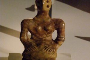 Misterul din neolitic al femeilor cu 4 ochi, 6 degete şi coadă de peşte. Dezvăluiri de marcă în noul număr al Evenimentului Istoric