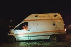 Situaţie critică – O ambulanţă a rămas blocată în noroi – Pacientul a fost găsit decedat