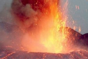 Vulcanul Agung din Indonezia a erupt din nou. Mai multe zboruri au fost anulate