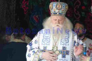 Slujbă de sfinţire oficiată, duminică, de Preasfinţitul Calinic Botoşăneanul, la o biserică din Botoşani