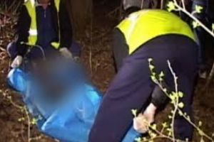 Tragedie la Botoşani! Tânăr de 26 de ani găsit mort într-o grădină