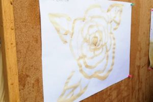 Inedit! Mai mulţi copii şi adolescenţi din Botoşani au organizat un concurs de pictat cu cafea. Vezi despre ce este vorba!