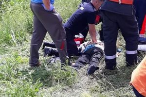 FOTO Accident mortal! Biciclist decapitat de o maşină. Un altul este în stare gravă