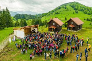 550 de elevi au dat ”Ziua Bună!” în campusul Tăşuleasa