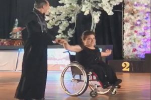 Vals în scaunul cu rotile