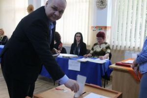 FOTO: Deputatul Corneliu Florin Buicu (PSD), vot la 7 dimineaţa: „Am votat pentru reprezentanţi care să nu voteze împotriva României al Bruxelles”