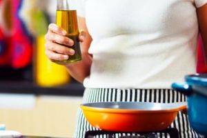 Atenţie botoşăneni! Unde puteti duce pentru reciclare uleiul alimentar uzat