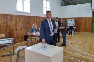 Adrian Ștef, la vot: „Am votat pentru a continua împreună cu românii construcţia României!”