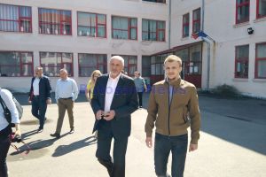 Preşedintele PNL Botoşani, Costel Șoptică, la vot cu fiul său: Am votat astăzi pentru un parcurs european al României