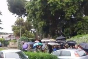 Diaspora da tonul: Sute de romani la coada la vot, in strainatate (FOTO)