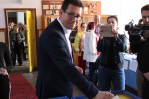 FOTO: Candidatul UDMR, Vincze Loránt, a votat în această dimineaţă pentru „o reprezentare puternică a comunităţii maghiare în parlamentul European, pentru o Europă care îşi apără cetăţenii”