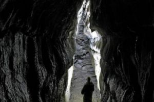  Iniţiativă pentru stimularea spiritului civic. votul îşi aduce reducerea de tarif la vizitarea peşterilor din Pădurea Craiului

