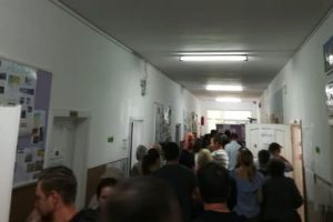 FOTO VIDEO – Coadă şi la Sibiu la secţiile de votare. Oamenii se mobilizează la vot