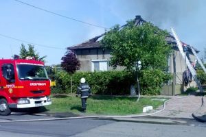 Casă şi anexă în flăcări, la Sânnicolau Mare