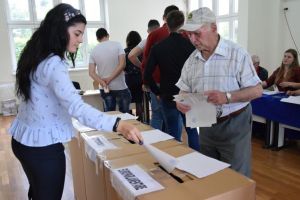 Prezenţa la vot la ora 13.00 – Sibiul e în top trei la nivel naţional. Mobilizarea este incredibilă!