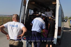 Autoutilitară trasă pe dreapta de poliţişti. Ce au găsit în interior oamenii legii!