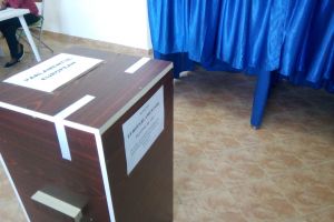#26mai – Incident la o secţie de vot din Pucheni. Un alegător a plecat cu ştampila