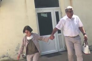 Mama primarului din Constanţa prinsă cu cinci buletine de vot la urnă