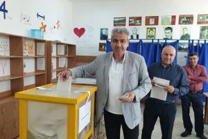 Deputatul Cristian Achiţei a votat la Mihălăşeni, „pentru o Românie demnă de Bruxelles”. „Să trimită infractorii acolo unde le este locul, adică la puşcărie”