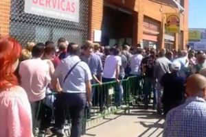 VIDEO Protest – Cea mai mare comunitate de români din Spania scandează ”Ruşine să vă fie” şi ”Hoţii! Hoţii”