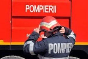 Ploaia tonenţială a inundat o secţie de vot din judeţul Mureş. Intervenţia pompierilor a rezolvat în scurt timp problema
