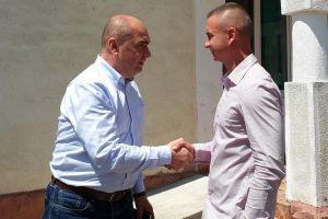 Bolojan în acţiune: Preşedintele PNL Bihor a descins la Haieu, acuzând că un PSD-ist stă ilegal în secţia de votare (FOTO / VIDEO)