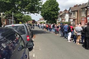 #26mai – Cozi la secţiile de votare din Londra şi Newcastle