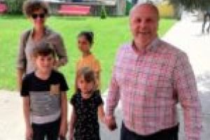 Primarul Nelu Popa, la vot cu întreaga familie. „Să voteze toţi reşiţenii!”