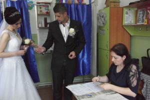 De la cununie, la secţia de vot