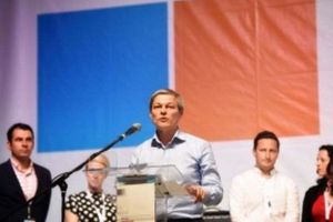 Cozi uriaşe la urne. Alianţa USR-PLUS vrea PRELUNGIREA programului de votare