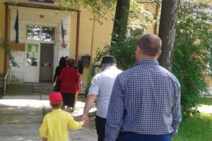 Coadă la secţiile din Șerbăneşti